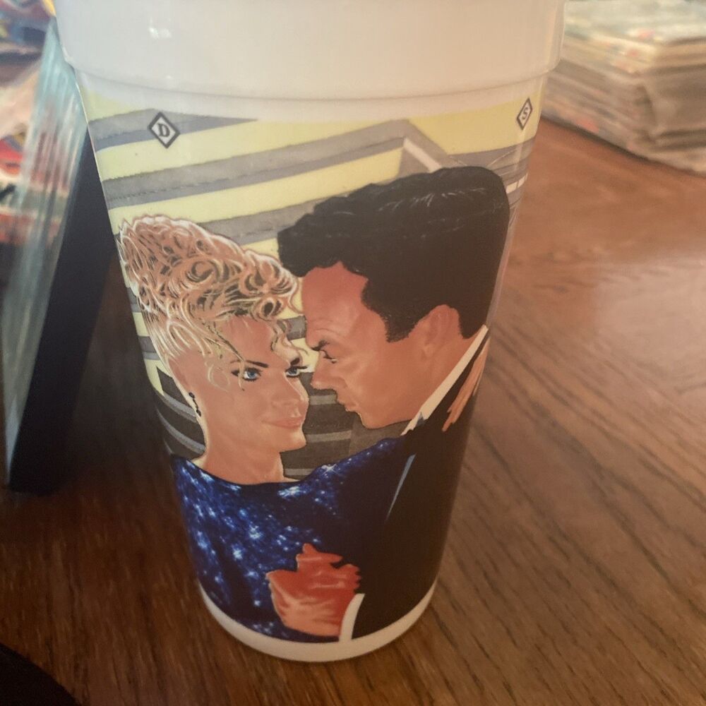 Batman Returns Bruce Wayne & Selina Kyle Vintage 1992 McDonald's Cup
